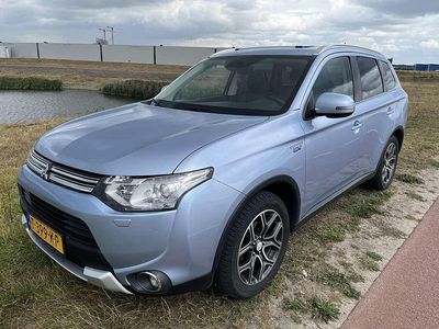 Blauw Gebruikt 2015 Mitsubishi Outlander P-HEV Instyle SUV | € 15.350 (Eerlijke prijs)