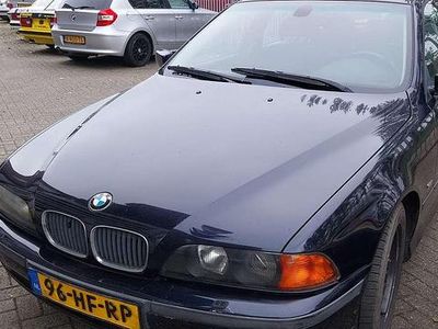BMW 523