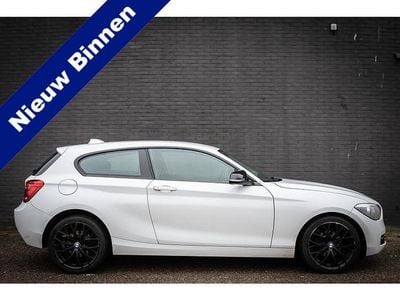 Wit (metallic) Gebruikt 2014 BMW 114 Hatchback | € 7.250 (Eerlijke prijs)