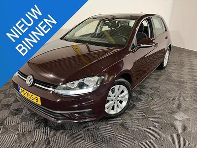Rood Gebruikt 2017 VW Golf VII Trendline Hatchback | € 9.100 (Goede deal)