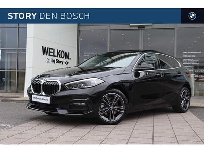 Zwart Occasion 2023 BMW 118 Sport Line Hatchback | € 24.450 (Eerlijke prijs)