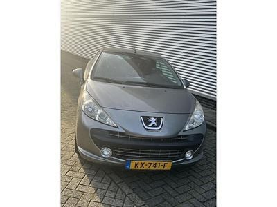 Grijs (metallic) Gebruikt 2008 Peugeot 207 CC Roland Garros Cabriolet | € 2.250 (Eerlijke prijs)