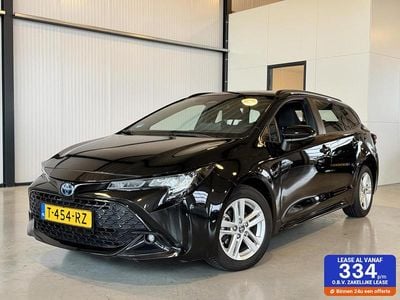 Zwart Gebruikt 2023 Toyota Corolla Active Stationwagen | € 24.950 (Eerlijke prijs)