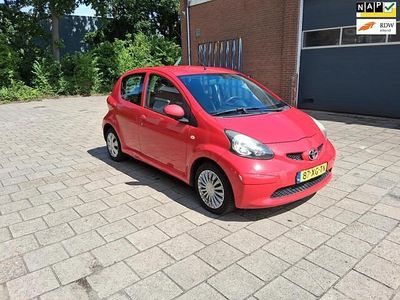 Rood Gebruikt 2007 Toyota Aygo Hatchback | € 1.350 (Eerlijke prijs)