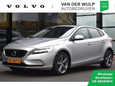 Grijs (metallic) Gebruikt 2017 Volvo V40 Hatchback | € 16.950 (Eerlijke prijs)