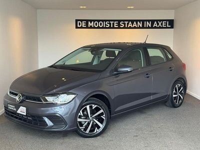 Grijs Gebruikt 2024 VW Polo Life Hatchback | € 22.950 (Eerlijke prijs)