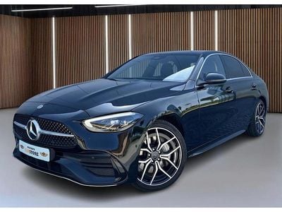 Zwart (metallic) Gebruikt 2022 Mercedes C300e AMG line Sedan | € 39.850 (Eerlijke prijs)