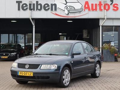Blauw Gebruikt 1999 VW Passat Trendline Sedan | € 895 (Eerlijke prijs)