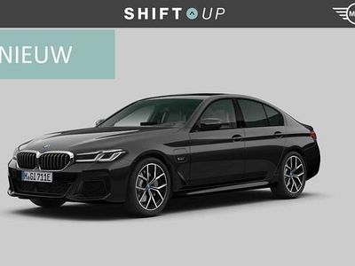 Zwart Gebruikt 2023 BMW 530e M Sport Sedan | € 41.940 (Goede deal)