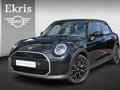 Zwart Gebruikt 2024 Mini Cooper Favoured Hatchback | € 31.900
