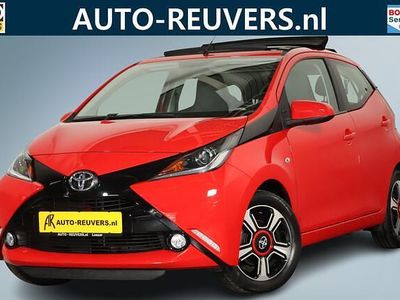 Occasion Toyota Aygo X-wave 69 PK (50 kW) 2017 Rood Hatchback
