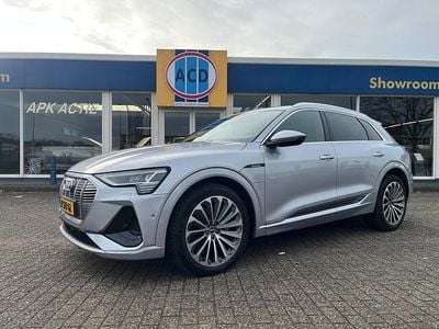 Grijs (metallic) Occasion 2020 Audi e-tron S-Line SUV | € 21.500 (Super prijs)