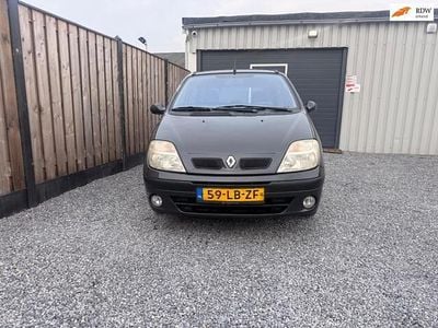 Grijs Occasion 2002 Renault Scénic Authentique MPV | € 999 (Eerlijke prijs)