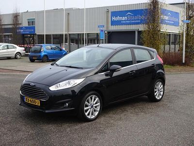 Zwart Gebruikt 2015 Ford Fiesta Titanium Hatchback | € 5.450 (Eerlijke prijs)