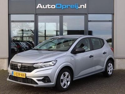 Grijs Occasion 2021 Dacia Sandero Essentiel Hatchback | € 11.945 (Eerlijke prijs)