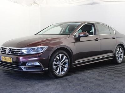 Paars Occasion 2018 VW Passat Highline Sedan | € 12.750 (Iets duurder)