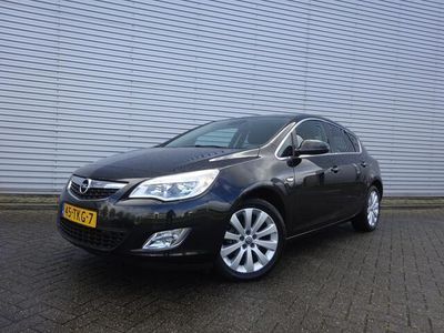 tweedehands Opel Astra 1.4 Cosmo Airco / Navi / Cruise control / Lm velgen