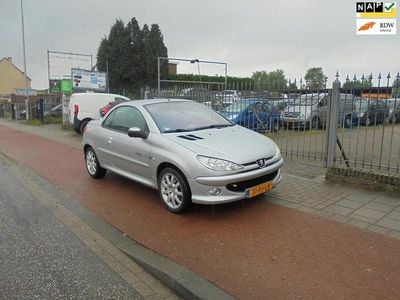 Grijs Gebruikt 2004 Peugeot 206 CC Quiksilver Cabriolet | € 1.599 (Eerlijke prijs)