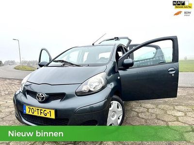 Grijs Occasion 2012 Toyota Aygo Hatchback | € 3.750 (Eerlijke prijs)