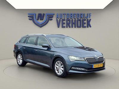 Grijs (metallic) Gebruikt 2020 Skoda Superb Business Line Stationwagen | € 20.900 (Eerlijke prijs)