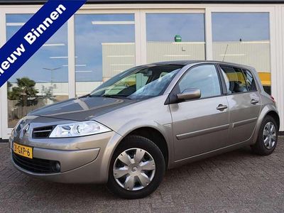 Beige Gebruikt 2008 Renault Mégane III Business Hatchback | € 4.450 (Eerlijke prijs)