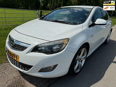 tweedehands Opel Astra 1.4 Turbo Sport 140PK met navigatie en trekhaak