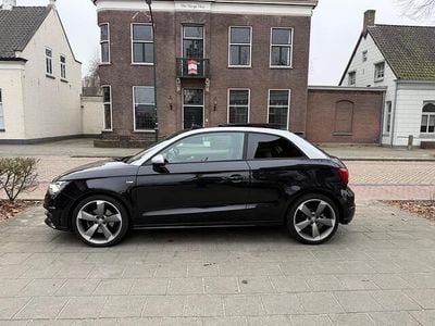 Zwart (metallic) Occasion 2012 Audi A1 S-Line Hatchback | € 10.995 (Eerlijke prijs)