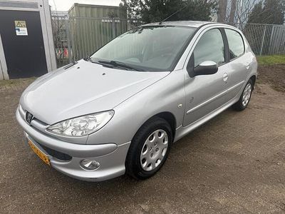 Occasion Peugeot 206 75 PK (55 kW) 2008 Grijs (metallic) Hatchback