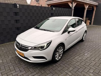 Wit Gebruikt 2016 Opel Astra Edition Hatchback | € 7.950 (Iets duurder)