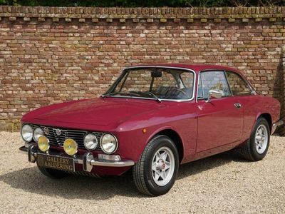 tweedehands Alfa Romeo 2000 GTV Restored in the past, Wonderful color combination "Prugna over beige", A real driver's quality without concessions,