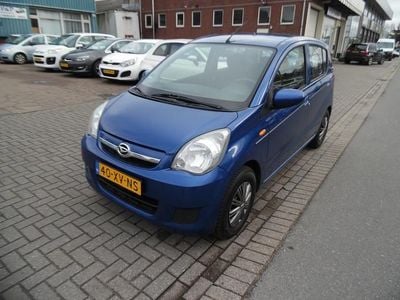 Occasion Daihatsu Cuore 69 PK (50 kW) 2007 Blauw (metallic) Hatchback
