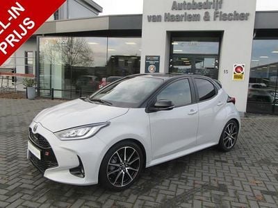 Grijs Gebruikt 2022 Toyota Yaris Premium Hatchback | € 24.995 (Goede deal)