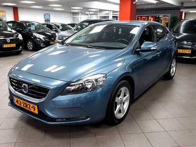 Blauw Gebruikt 2013 Volvo V40 Kinetic Hatchback | € 10.950 (Eerlijke prijs)