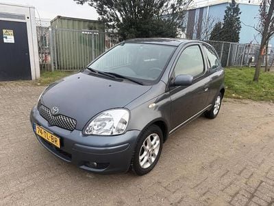 Grijs (metallic) Occasion 2005 Toyota Yaris Hatchback | € 1.299 (Goede deal)