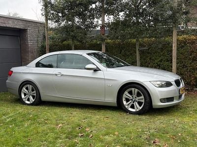Grijs (metallic) Gebruikt 2007 BMW 320 Cabriolet Cabriolet | € 4.900