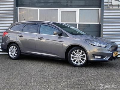 Bruin (metallic) Occasion 2015 Ford Focus Titanium Stationwagen | € 8.999 (Goede deal)