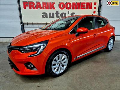 Oranje Gebruikt 2021 Renault Clio V Intens Hatchback | € 14.950 (Eerlijke prijs)