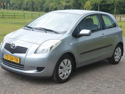 Grijs (metallic) Gebruikt 2006 Toyota Yaris Sol Hatchback | € 2.950 (Eerlijke prijs)