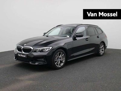 Zwart Occasion 2021 BMW 330e Comfort Edition Stationwagen | € 26.900 (Goede deal)