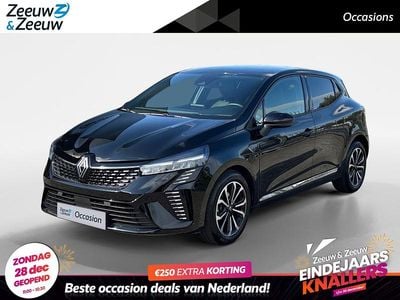 Noir étoilé gne (donker zwart) Gebruikt 2023 Renault Clio V Techno Hatchback | € 17.935 (Eerlijke prijs)