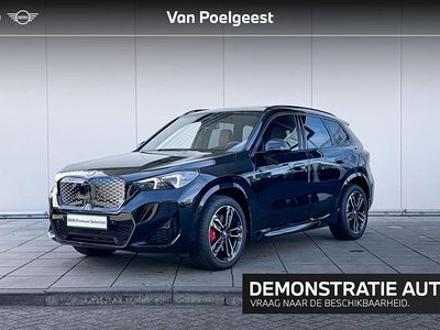 Saphirschwarz metallic (475) (zwart metallic) Gebruikt 2025 BMW iX1 M Sport SUV | € 57.900 (Goede deal)