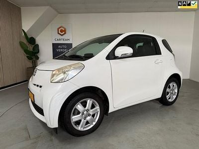 Wit (metallic) Occasion 2011 Toyota iQ Comfort Hatchback | € 5.250 (Eerlijke prijs)