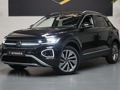 Zwart Gebruikt 2022 VW T-Roc Style SUV | € 29.950 (Eerlijke prijs)