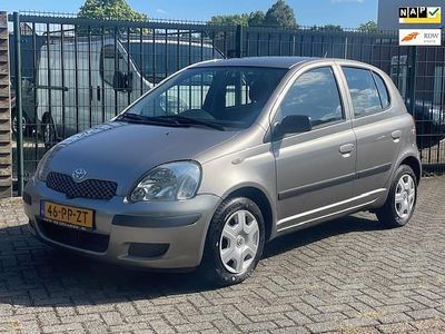 Occasion Toyota Yaris 87 PK (63 kW) 2004 Grijs Hatchback