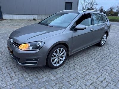 Grijs (metallic) Gebruikt 2015 VW Golf VII Edition Stationwagen | € 4.750 (Eerlijke prijs)