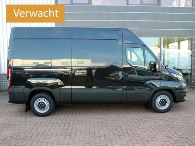 tweedehands Iveco Daily 35S18HA8 V 3.0 352 Aut. L2H2 Nieuw Zwart