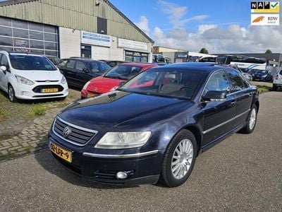 Paars Gebruikt 2006 VW Phaeton Sedan | € 2.500
