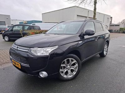 Zwart (metallic) Gebruikt 2014 Mitsubishi Outlander P-HEV Instyle SUV | € 8.950 (Goede deal)
