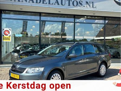 Grijs, metallic lak Gebruikt 2014 Skoda Octavia Ambition Stationwagen | € 7.499 (Eerlijke prijs)