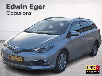 Grijs (metallic) Occasion 2017 Toyota Auris Touring Sports Executive Stationwagen | € 15.945
